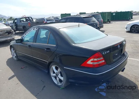 2005 Mercedes-Benz C 230 Kompressor Sport из США, поврежденный, VIN WDBRF40JX5F683088